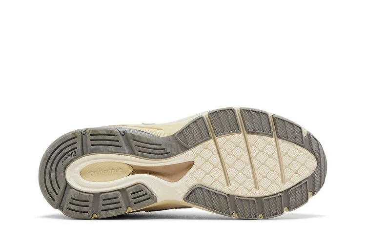 Кроссовки New Balance Teddy Santis x 990v4 Big Kid Wide 'Limestone'