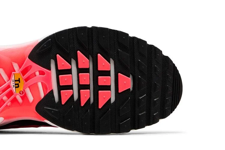 Krossovki-Nike-Wmns-Air-Max-Plus-Black-Hot-Punch-4