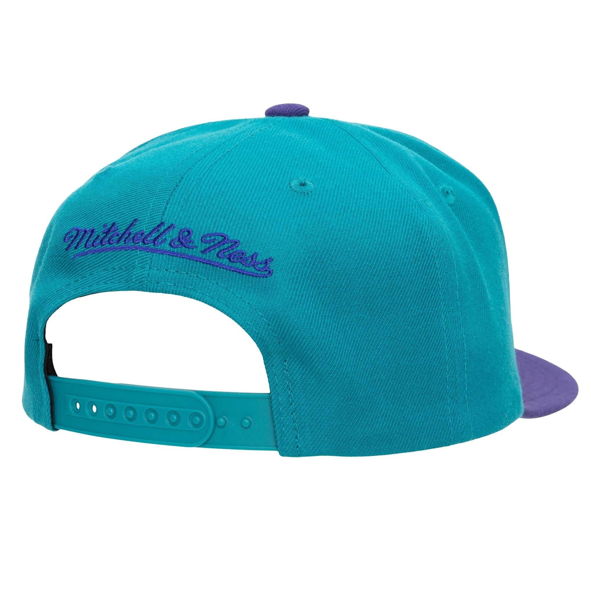 Mitchell-Ness-Team-2-Tone-2.0-Snapback-HWC-Charlotte-Hornets-Hat-1