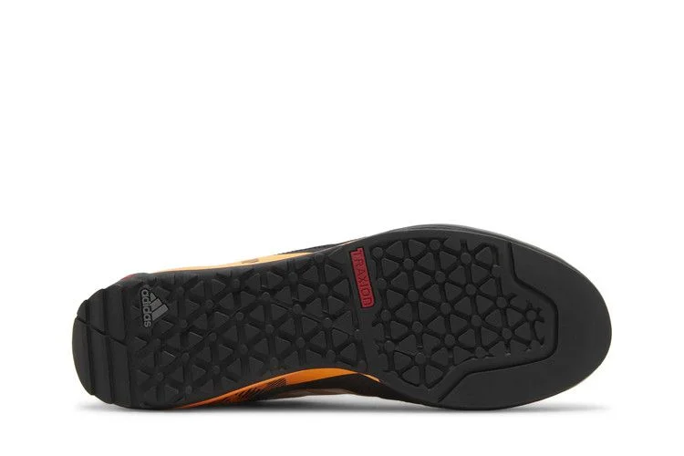 Krossovki-Adidas-Terrex-Swift-Solo-Approach-Beige-Tone-Flash-Orange-3