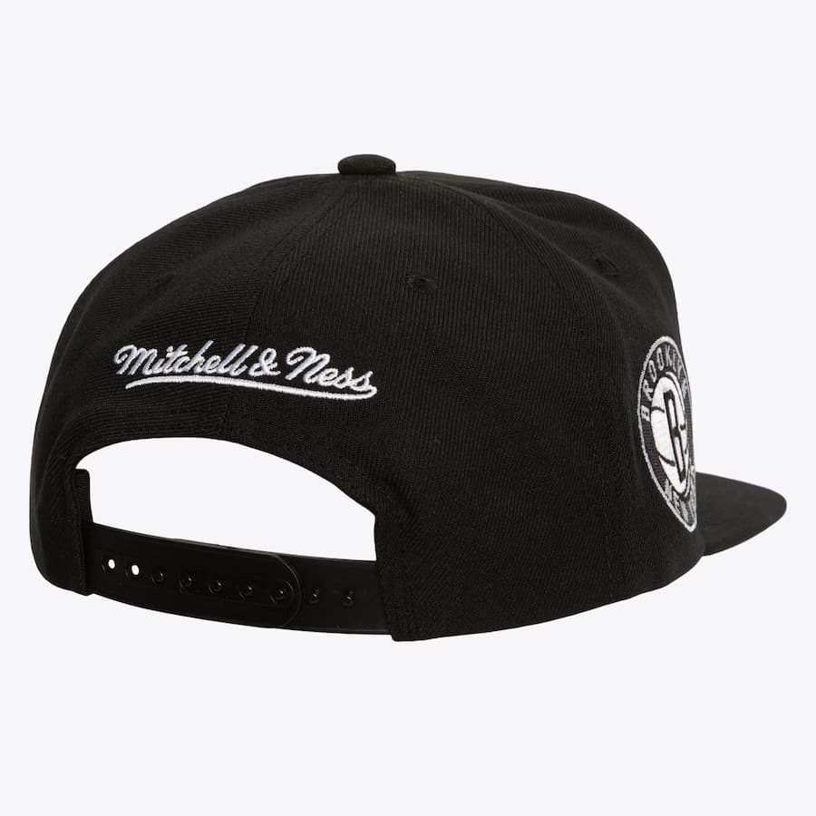 Бейсболка Mitchell & Ness Black White Brooklyn Nets Evergreen OG Snapback Hat