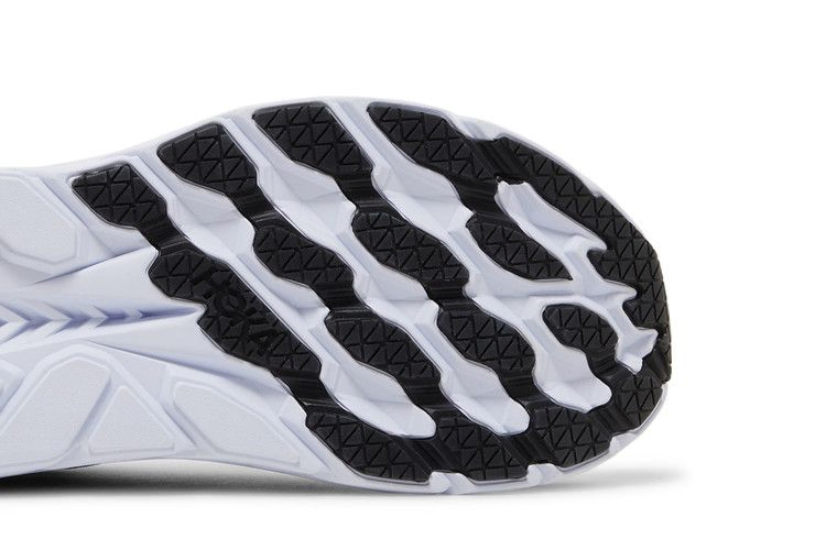 clifton-8-black-white-1119393-bwht_04