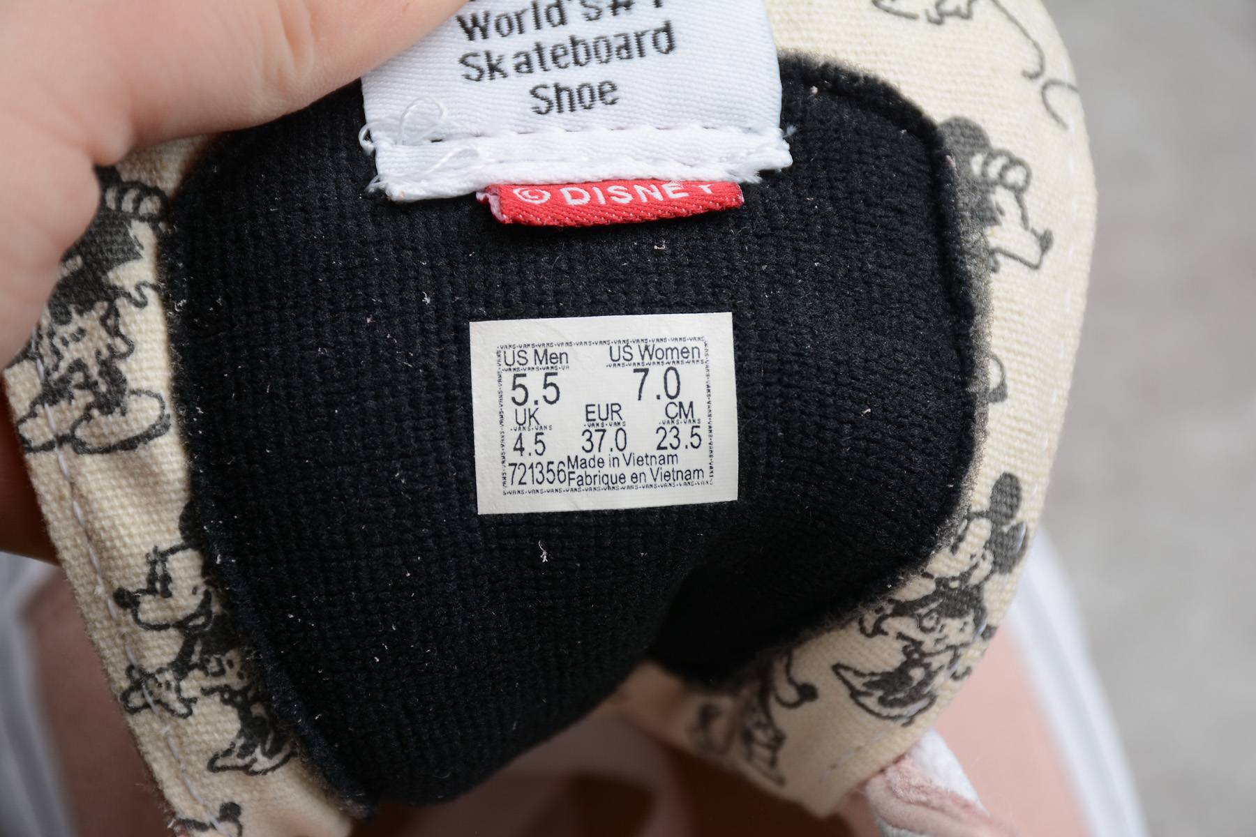 Vans-Sk8-Hi-Disney-Mickey-and-Minnie-9