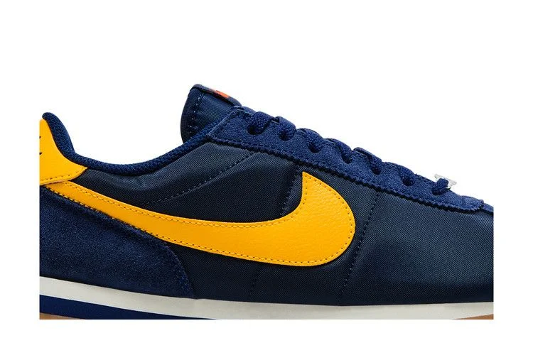 Krossovki-Nike-Wmns-Cortez-Michigan-1