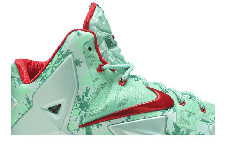lebron-11-christmas-616175-301_01
