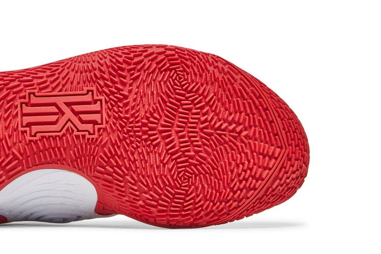 kyrie-low-3-tb-university-red-cw4147-603_04