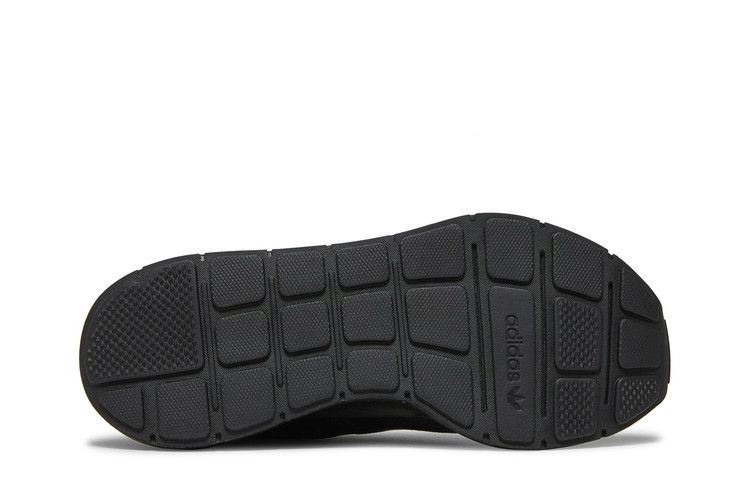 Кроссовки adidas Wmns Swift Run 'Triple Black'