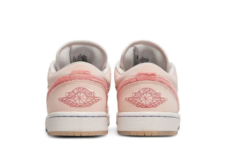 Кроссовки Wmns Air Jordan 1 Low SE 'Mighty Swooshers'