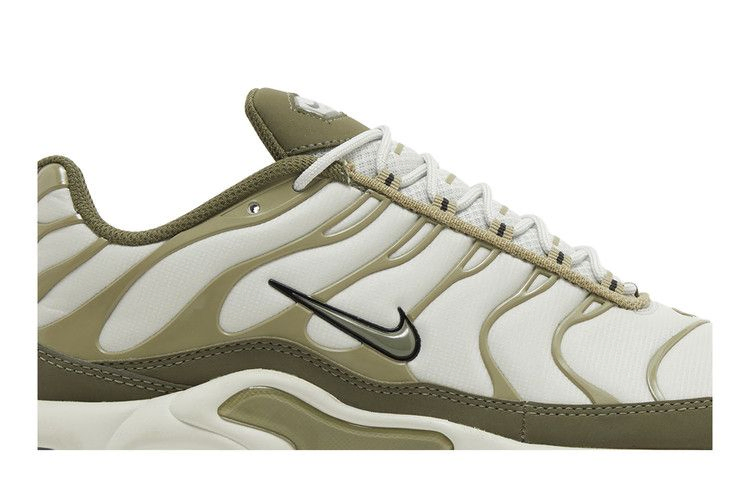 air-max-plus-light-bone-neutral-olive-fb9722-002_01
