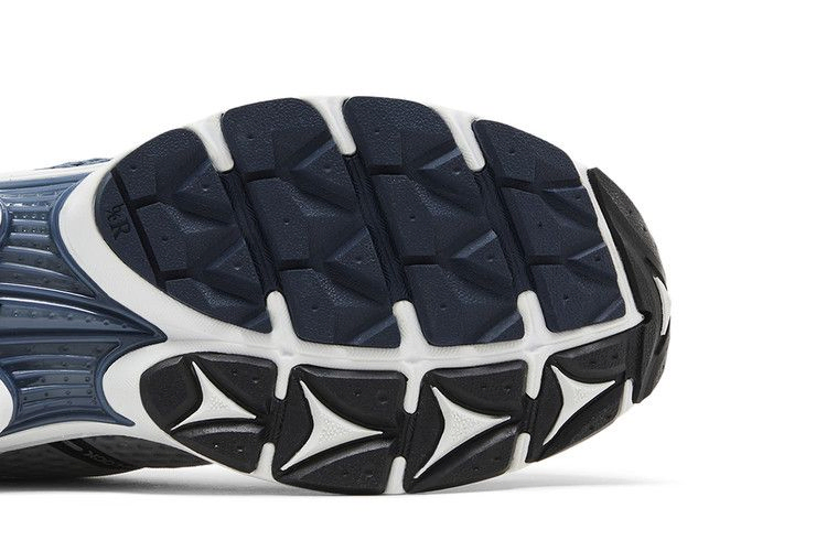 Кроссовки Saucony Progrid Triumph 4 'Fabricated Future Pack - Dusk Silver'