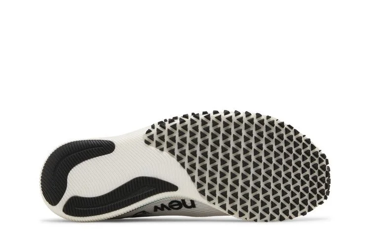 Krossovki-New-Balance-FuelCell-RC-Elite-White-Black-3