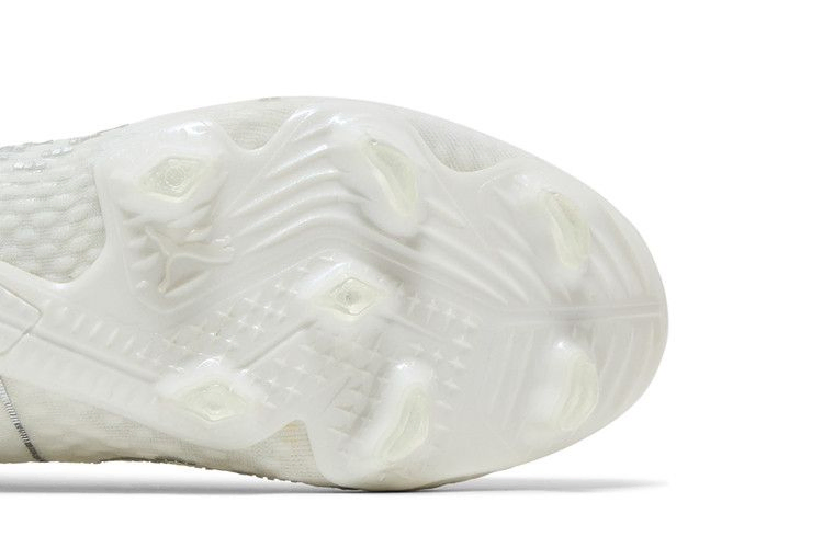 future-7-ultimate-fg-ag-white-pack-107916-04_04