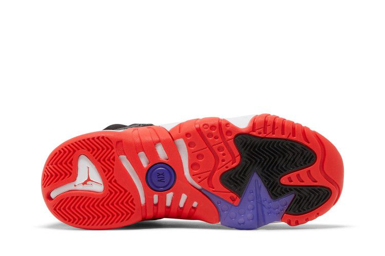 jumpman-two-trey-gs-black-true-red-dq8431-001_03
