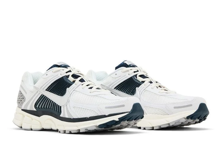 Krossovki-Nike-Wmns-Air-Zoom-Vomero-5-White-Armory-Navy-7
