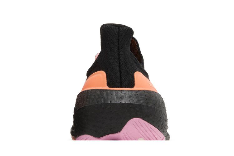 wmns-ultraboost-light-black-beam-pink-hq8599_06