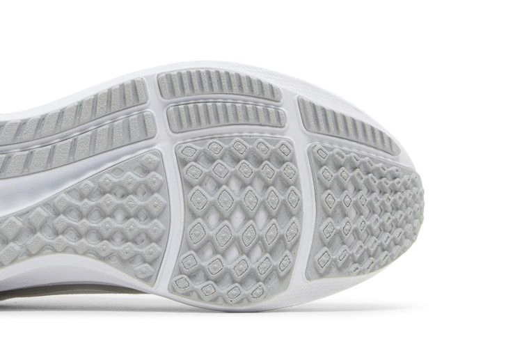 wmns-air-zoom-pegasus-40-white-metallic-silver-dv3854-101_04