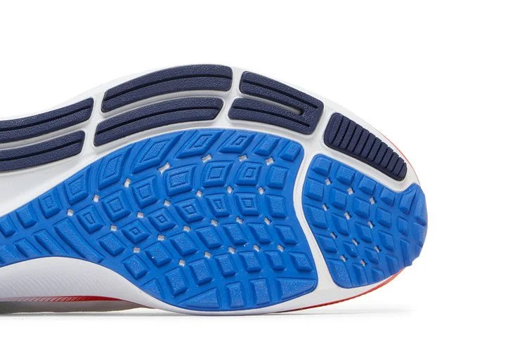 Krossovki-Nike-Air-Zoom-Pegasus-37-USA-4