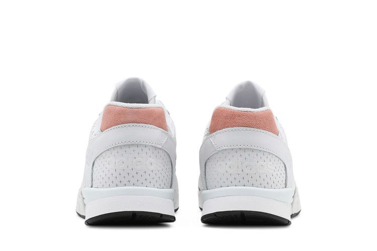 ar-trainer-white-glow-pink-ee5398_05
