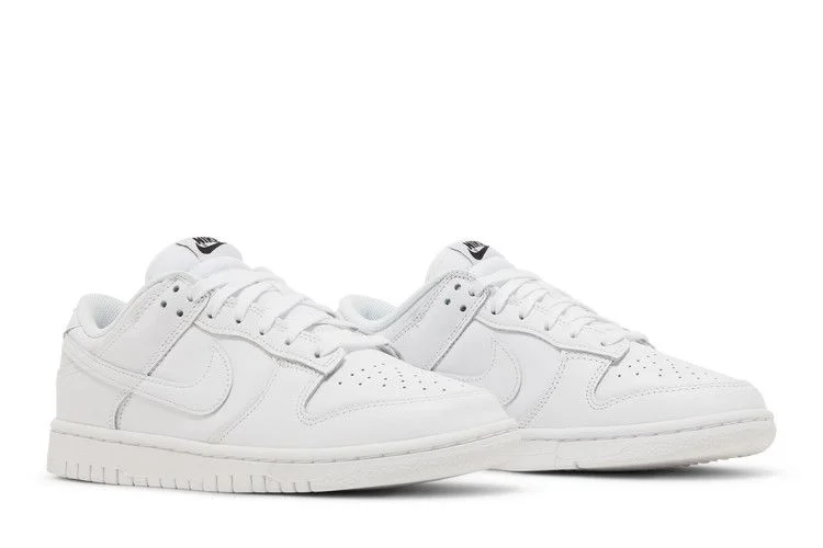 Krossovki-Nike-Wmns-Dunk-Low-Triple-White-7