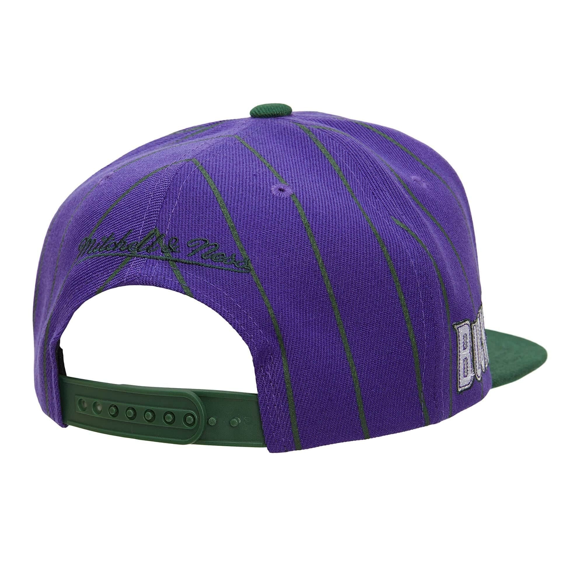 Mitchell-Ness-Team-Pin-Snapback-HWC-Milwaukee-Bucks-Hat-1