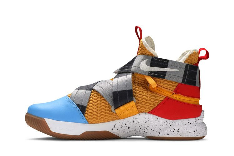 lebron-soldier-12-flyease-extra-wide-toy-story-av6372-700_02
