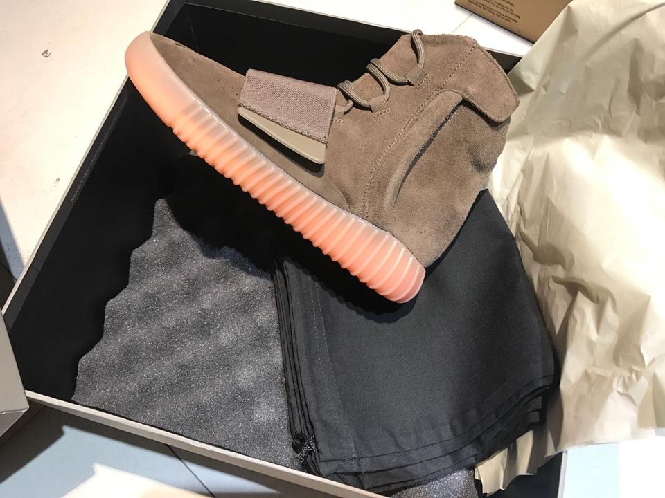 adidas-Yeezy-Boost-750-Light-Brown-Gum-Chocolate-7