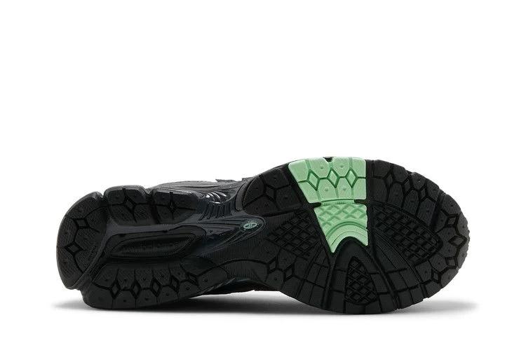Кроссовки New Balance 2002R 'Black Powder Green'