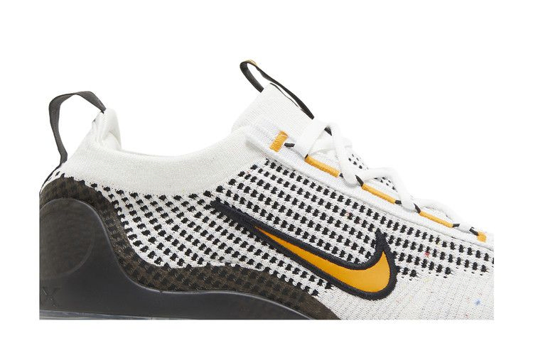 air-vapormax-2021-flyknit-white-kumquat-dm0025-101_01