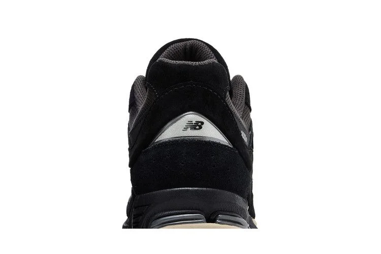 Кроссовки New Balance 2002R 'Black Silver'