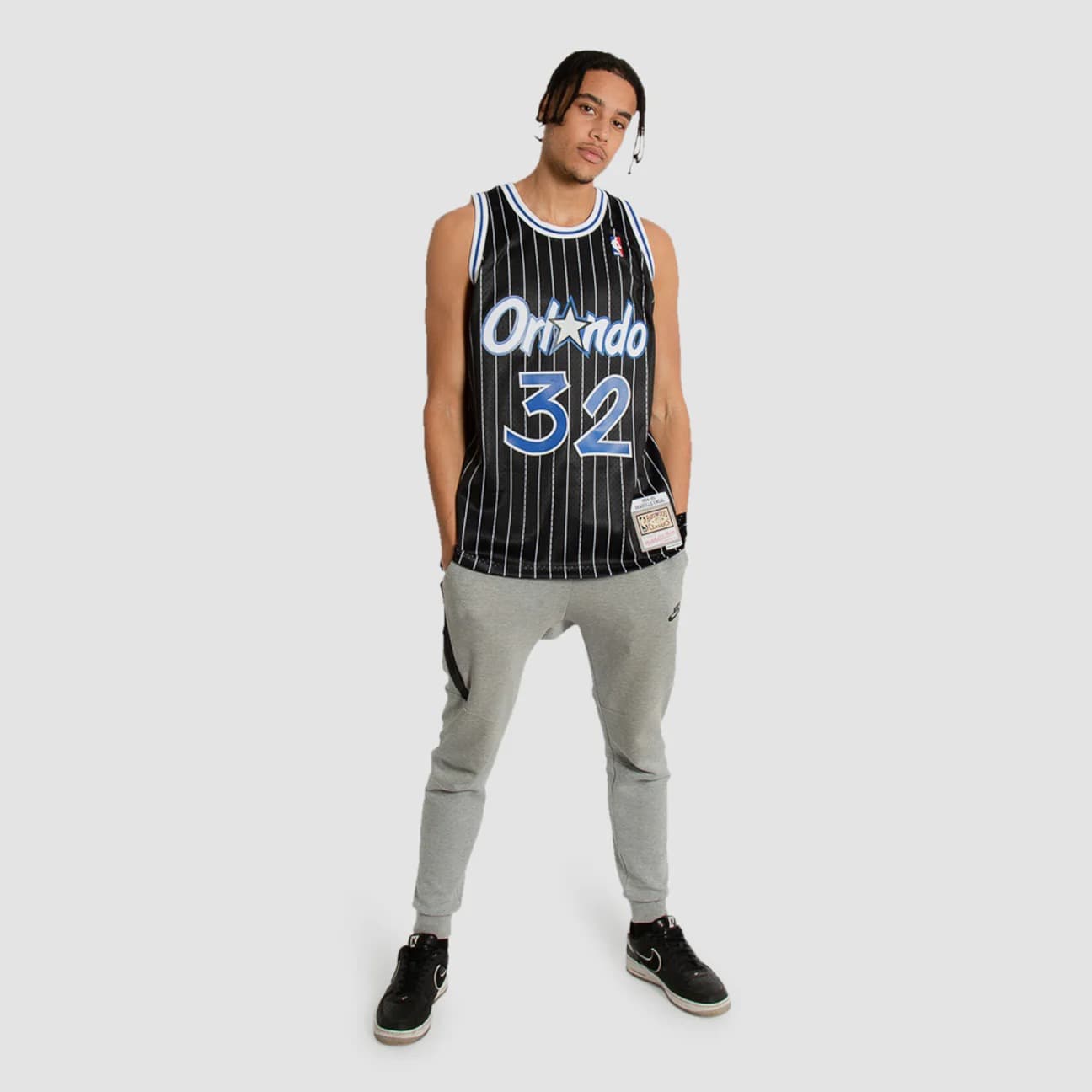 Баскетбольная джерси 1994-95 Orlando Magic Shaquille O’Neal #32 Swingman Hardwood Classics Black Pinstripes Jersey