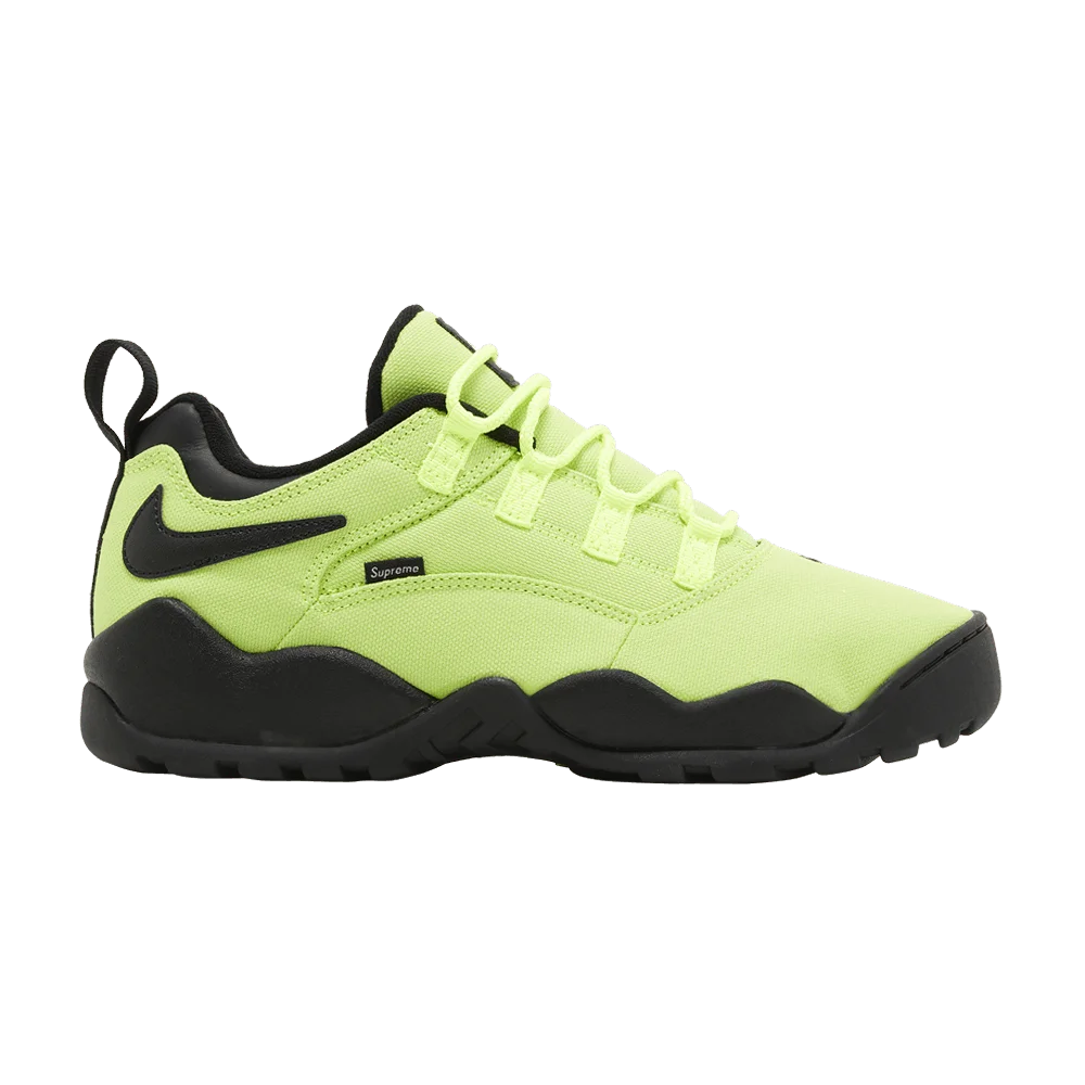 Krossovki-Supreme-x-Nike-Darwin-Low-SB-Volt