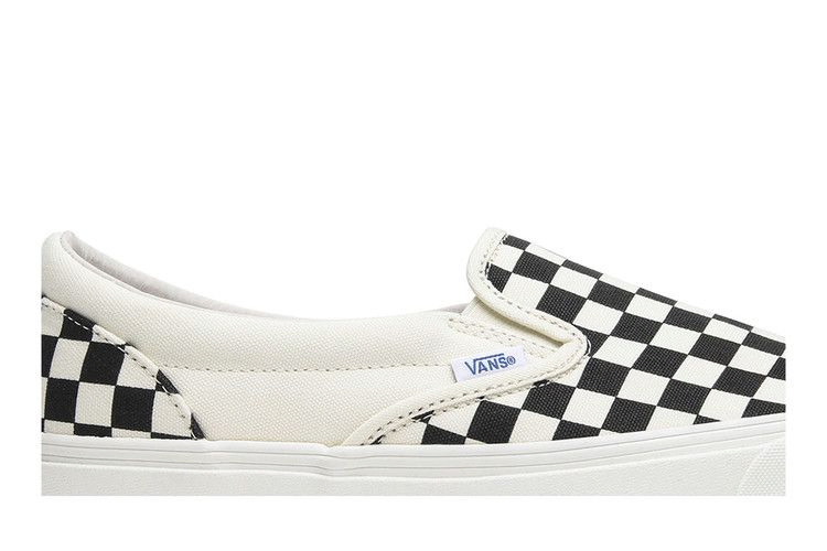 og-classic-slip-on-canvas-vn000udff8l_01
