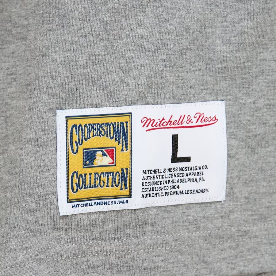Футболка Mitchell & Ness Hank Aaron Gray Milwaukee Braves Player Crewneck T-Shirt