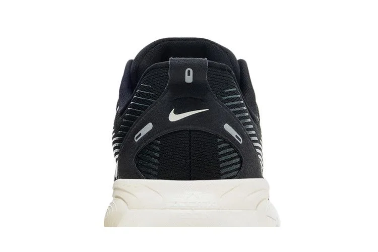 Кроссовки Nike Vomero 18 Extra Wide 'Black Coconut Milk'