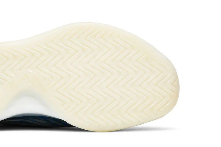 Krossovki-adidas-Yeezy-Quantum-Frozen-Blue-4