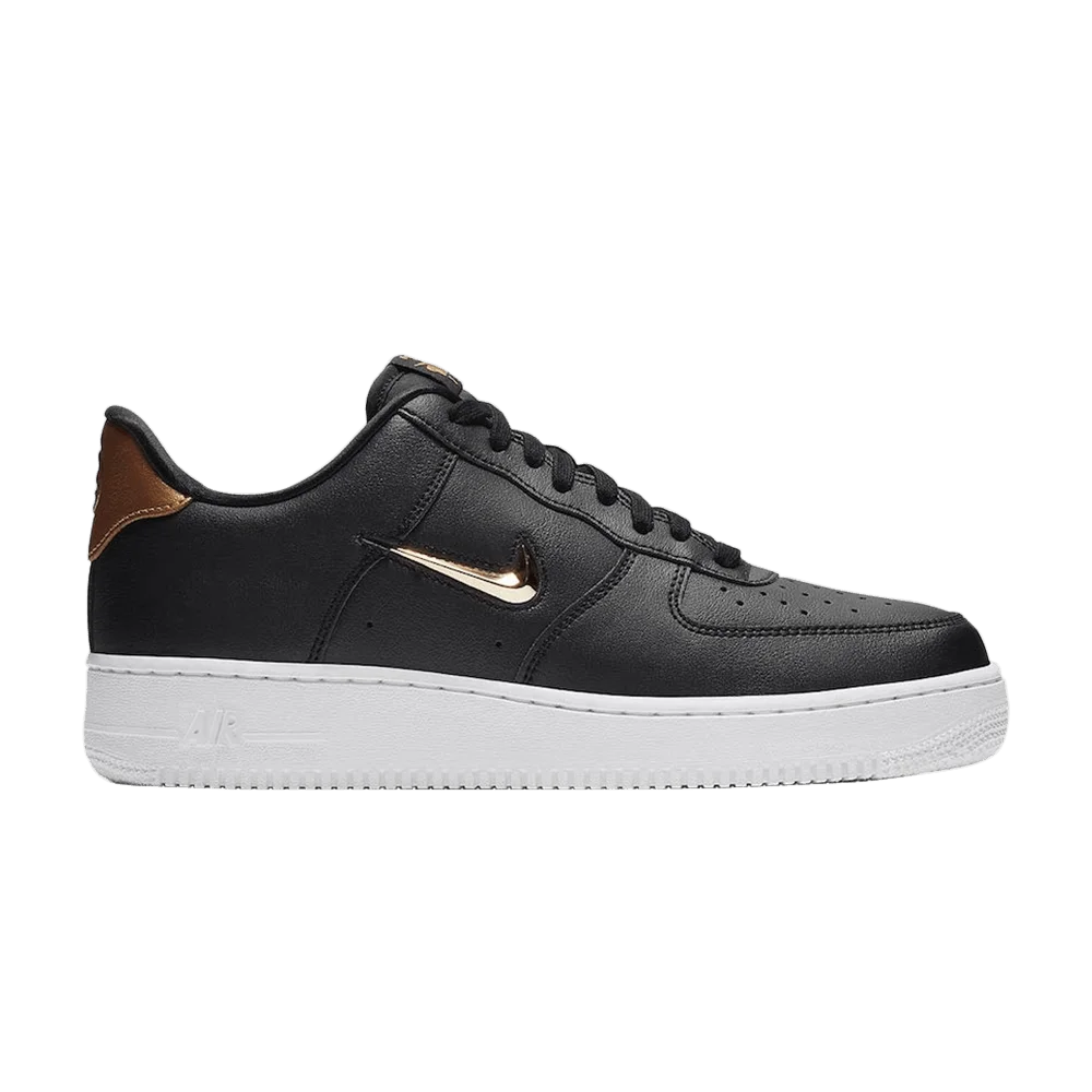 Krossovki-Nike-Air-Force-1-07-LV8-Gold-Jewel