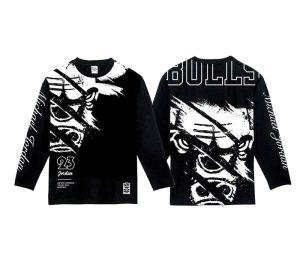 DPOY-BW-Bulls-Michael-Jordan-Longsleeve-300x275