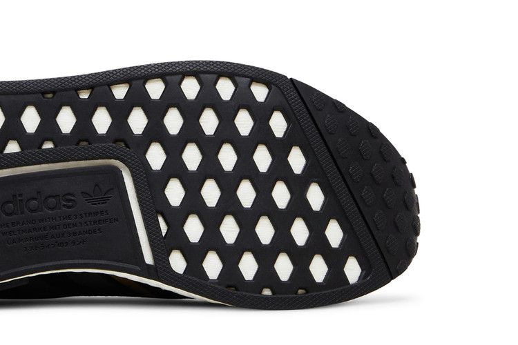 Кроссовки Adidas Wmns NMD_R1 'Black Rose Gold'
