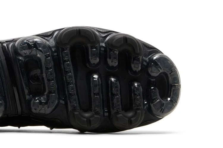 Кроссовки Nike Air VaporMax Plus 'Black Metallic Gold'