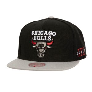 Mitchell-Ness-Core-III-Snapback-Chicago-Bulls-Hat-300x300