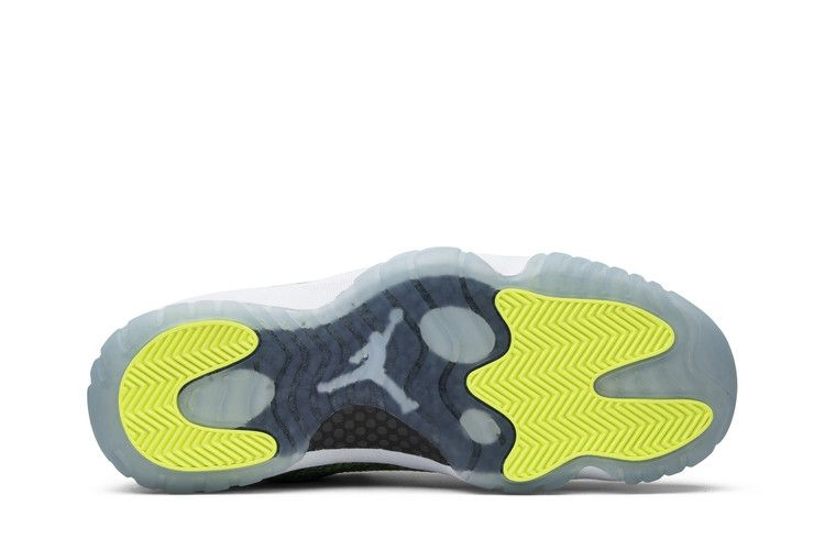 air-jordan-11-retro-low-snake-528895-033_03