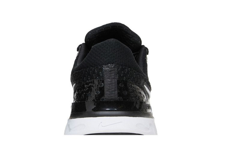 react-infinity-run-flyknit-3-black-white-dh5392-001_06