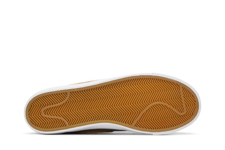 zoom-blazer-low-gt-sb-sequoia-kumquat-704939-302_03