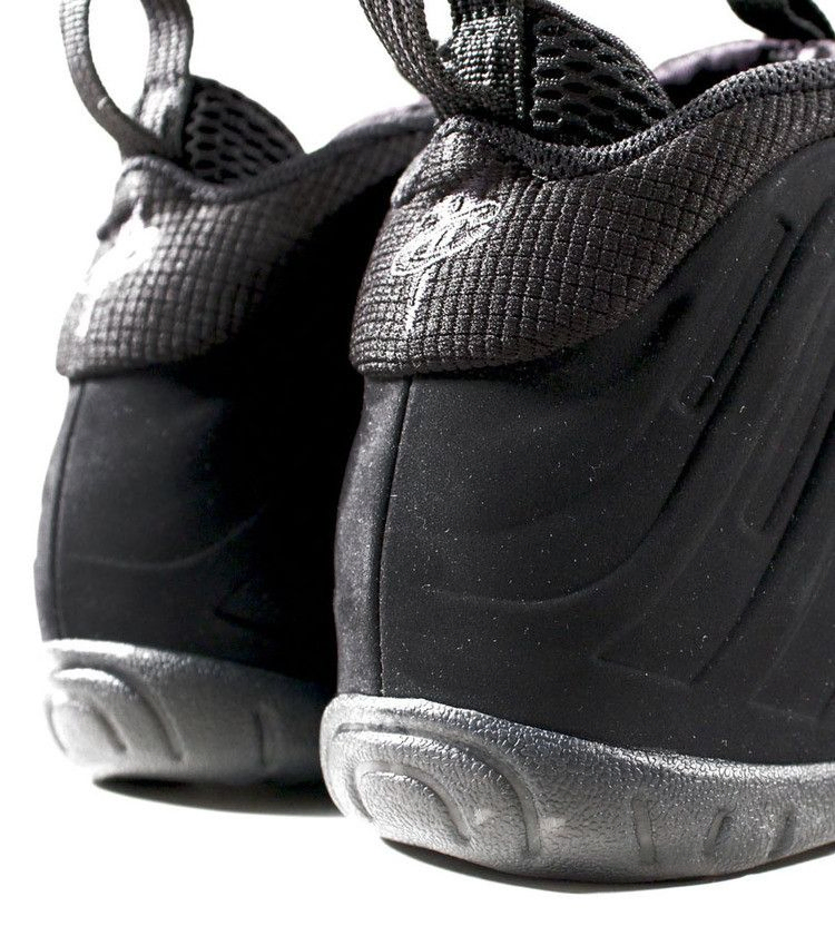 little-posite-one-gs-triple-black-644791-003_01