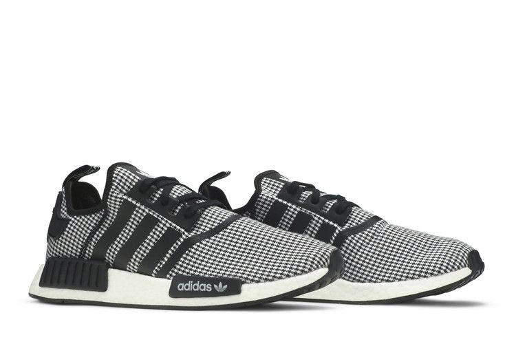 nmd_r1-black-white-fv5438_07