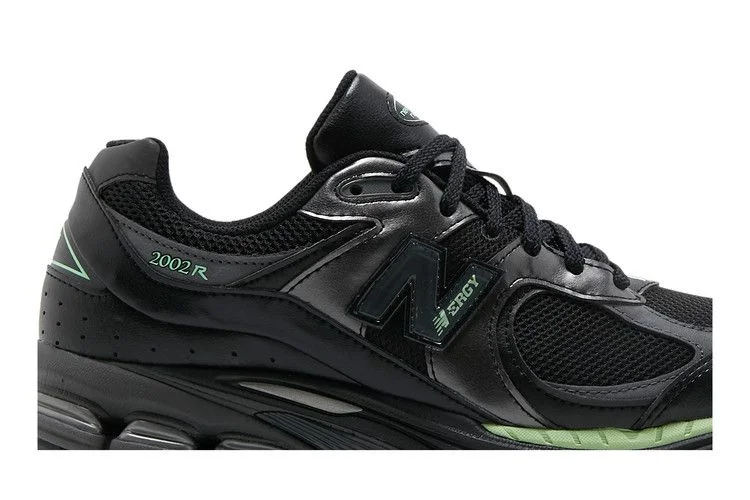 Кроссовки New Balance 2002R 'Black Powder Green'