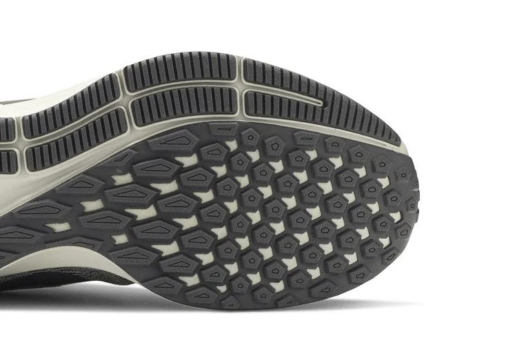 Krossovki-Nike-Air-Zoom-Pegasus-35-Phantom-4