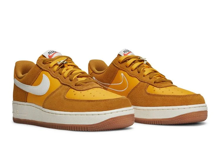 Krossovki-Nike-Wmns-Air-Force-1-07-SE-First-Use-University-Gold-Gum-7