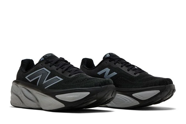 Krossovki-New-Balance-Fresh-Foam-X-More-v5-2E-Wide-Black-Silver-Metallic-7