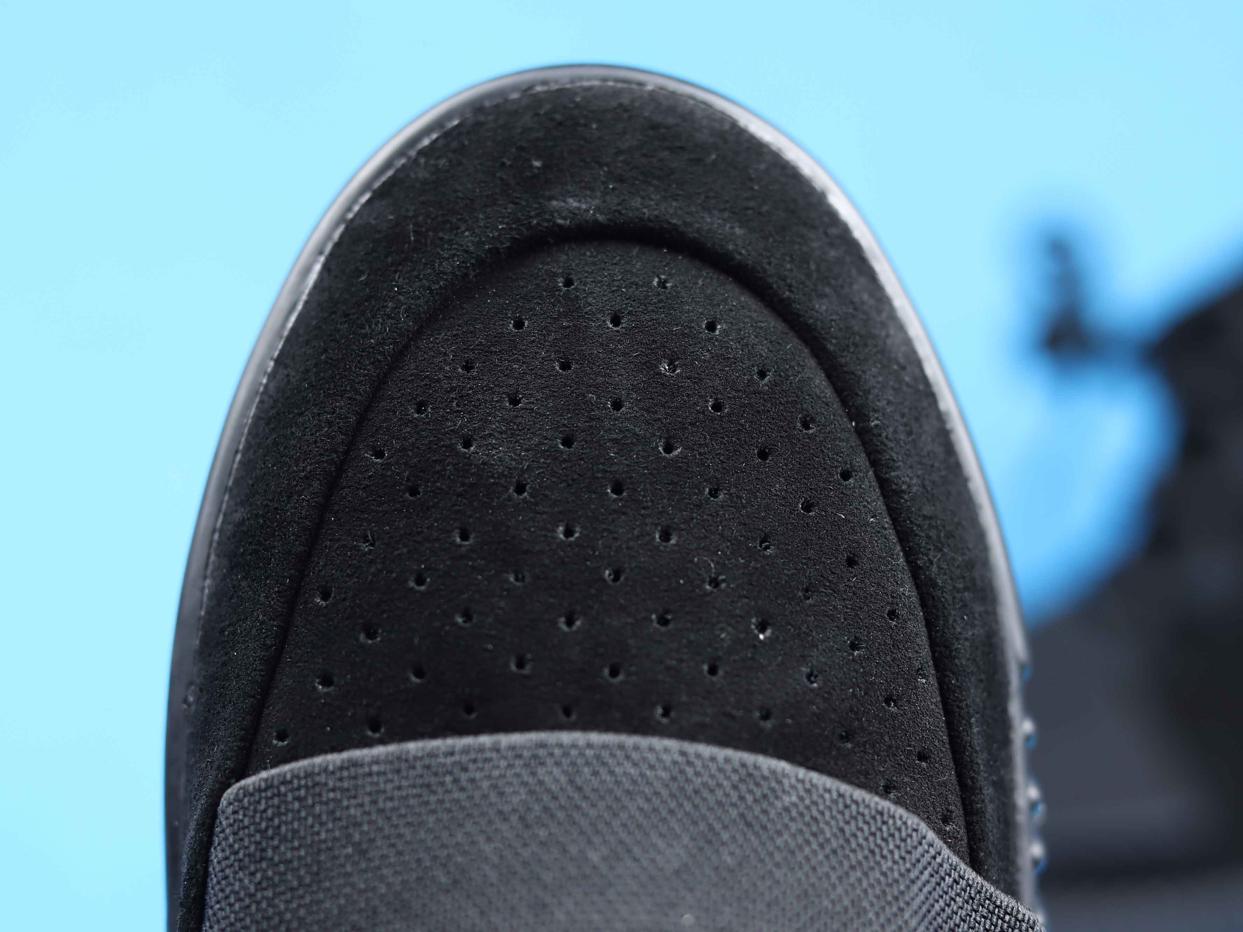 adidas-Yeezy-Boost-750-Triple-Black-10